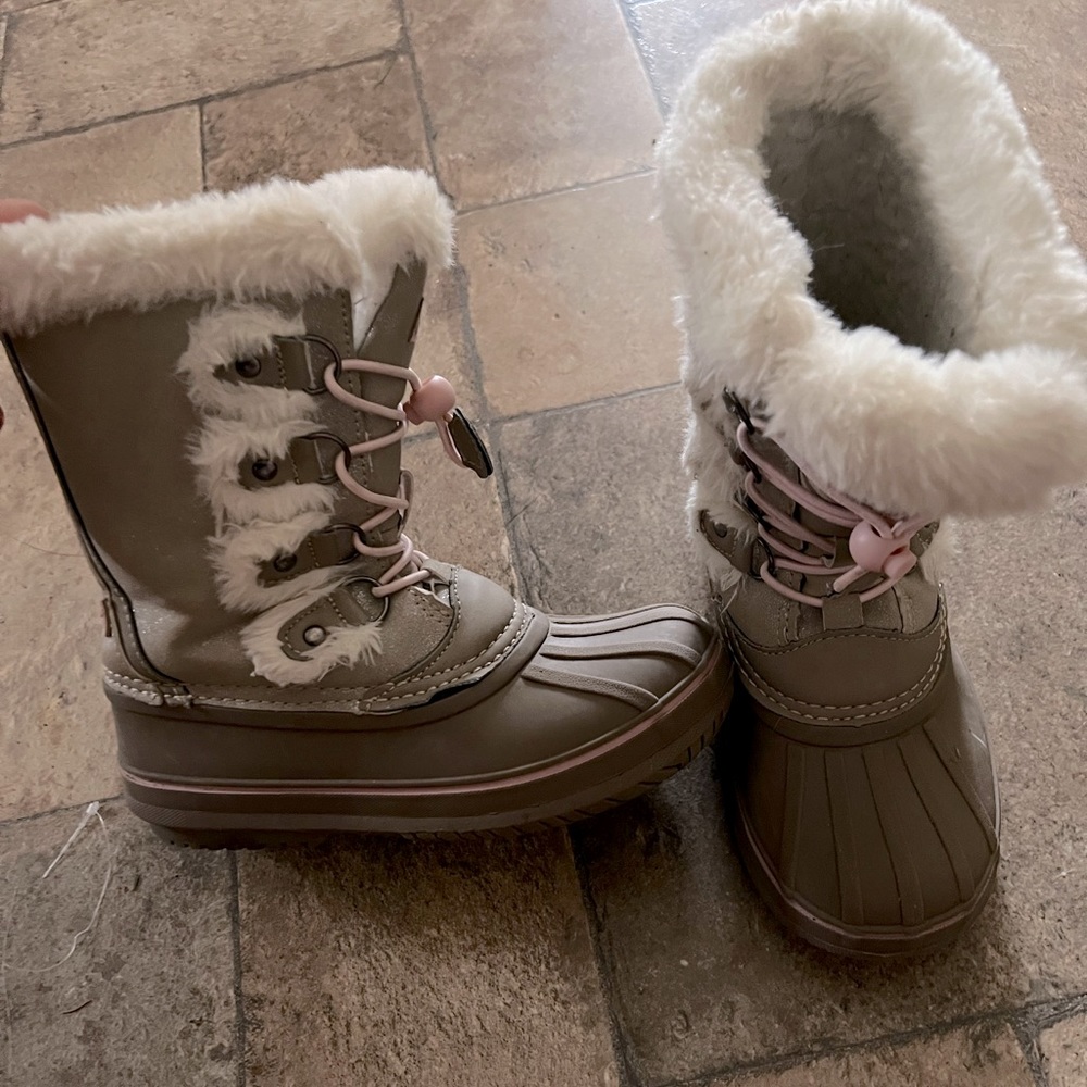 Cute winter boots girls size 1 London fog